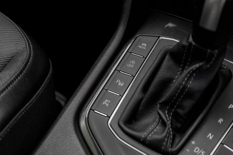 Volkswagen Tiguan R-LINE TECH TDI DSG 38