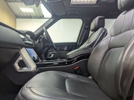 Land Rover Range Rover 3.0 Range Rover Vogue D MHEV Auto 4WD 5dr 35