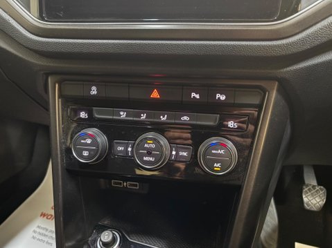 Volkswagen T-Roc 1.5 TSI EVO SE Euro 6 (s/s) 5dr 29