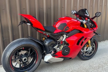 Ducati Panigale V4S Gen 2 16