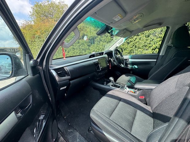 Toyota Hilux Invincible | Auto | 2.4 LT | Double Cab | Camera | Sensors | EURO 6 11