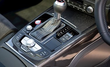 Audi RS6 Avant Performance 21