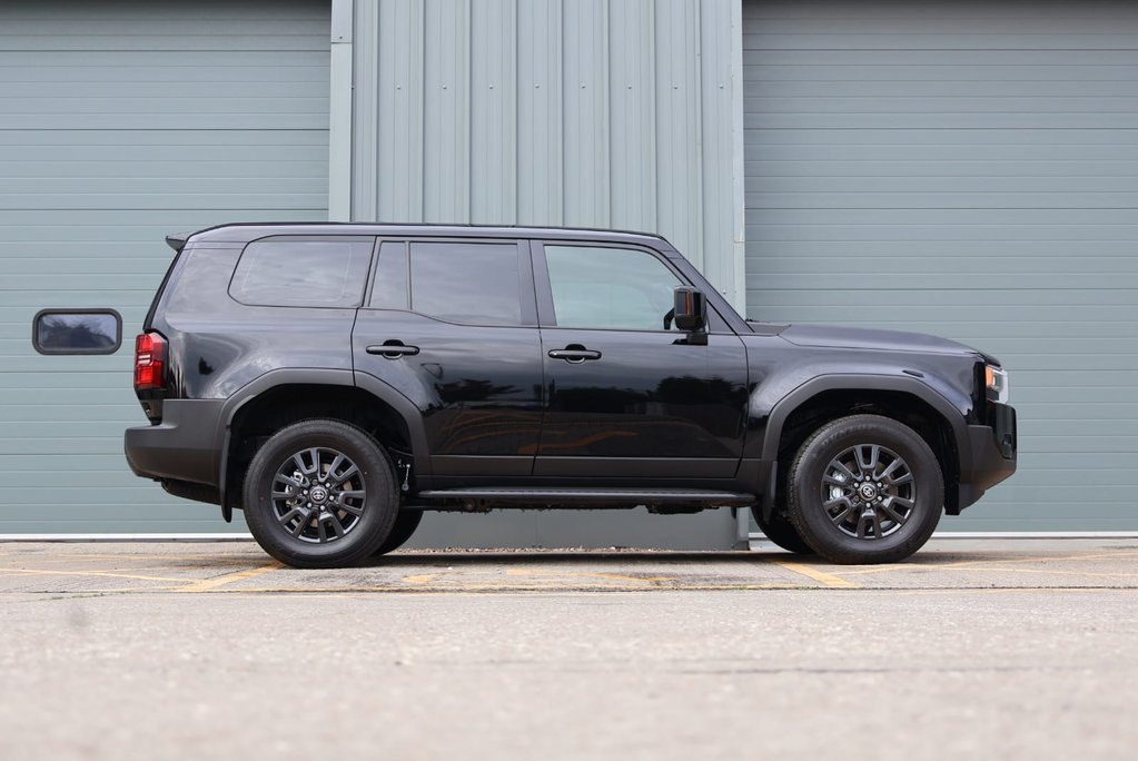 Toyota Land Cruiser COMMERCIAL WITH  REAR SEATS AND PRIVACY  8