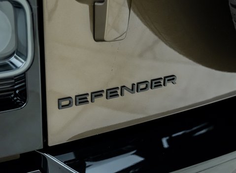 Land Rover Defender 110 X P400 32