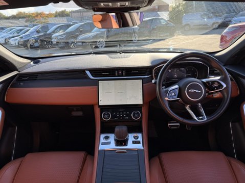 Jaguar F-Pace 2.0 D200 MHEV R-Dynamic Black SUV 5dr Diesel Auto AWD Euro 6 (s/s) (204 ps) 31