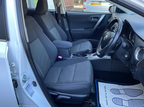 Toyota Auris 1.6 V-Matic Icon Touring Sports Multidrive S 5dr 10