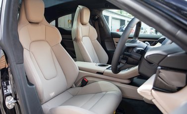 Porsche Taycan Turbo 12