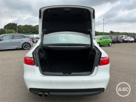Jaguar XF 2.0d R-Sport Auto Euro 6 (s/s) 4dr 9
