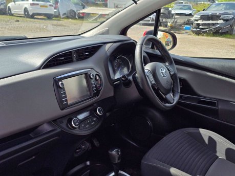 Toyota Yaris 1.5 VVT-h Icon Tech Hatchback 5dr Petrol Hybrid E-CVT Euro 6 (s/s) (100 ps) 19
