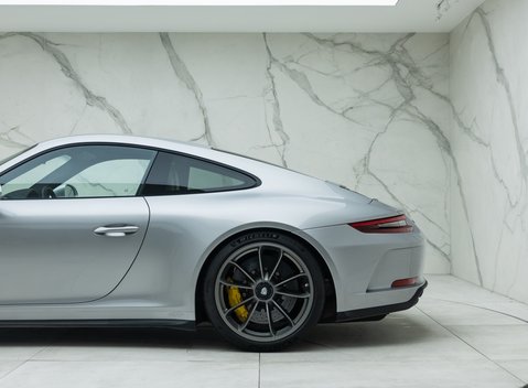 Porsche 911 GT3 Touring (991.2) 34