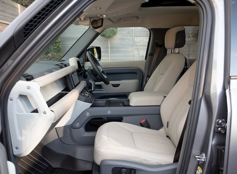 Land Rover Defender 110 HSE D240 18