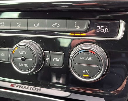 Volkswagen Golf 2.0 Golf R TSi 4WD 5dr 59