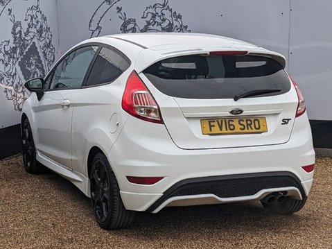 Ford Fiesta ST-3 6