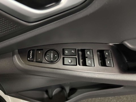 Hyundai IONIQ 1.6 IONIQ Premium FHEV Semi-Auto 5dr 11