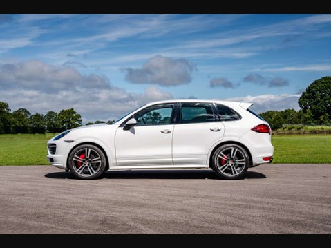 Porsche Cayenne GTS 6