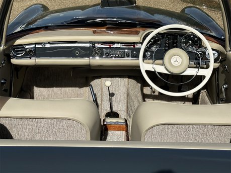 Mercedes-Benz SL Series 230 SL 62