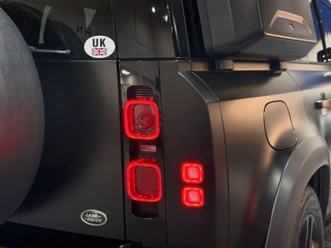 Land Rover Defender 2.0 SD4 S SUV 5dr Diesel Auto 4WD Euro 6 (s/s) (240 ps) 45