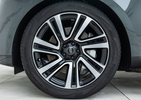 Land Rover Range Rover P440e HSE