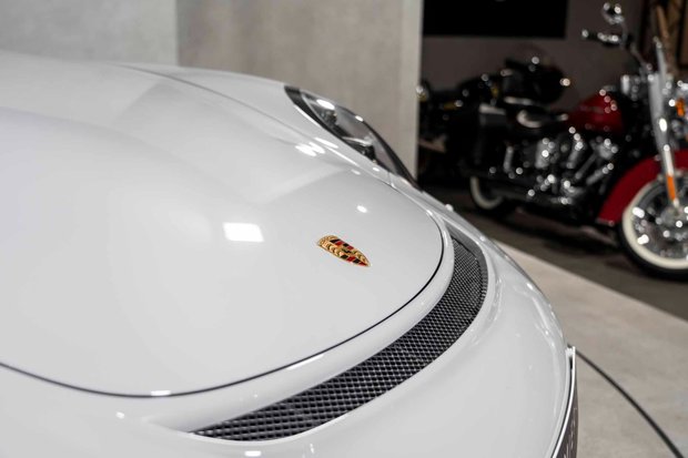 Porsche 911 GT3 TOURING. 1 OF 47 RHD CARS IN THE UK. 1 OF 4 IN CRAYON. HOUNDSTOOTH INTERIOR 3