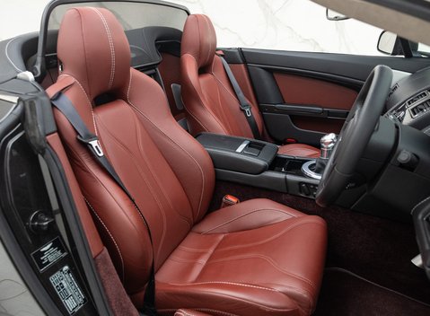 Aston Martin V12 Vantage ROADSTER 17