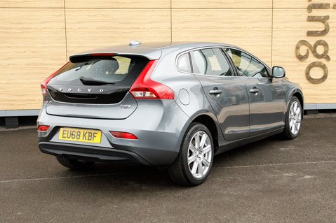 Volvo V40 T2 INSCRIPTION 2