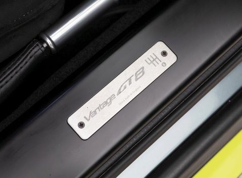 Aston Martin Vantage GT8 16