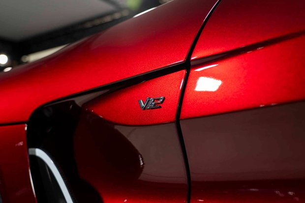 Aston Martin Vantage V12. 1 OF 333. OVER £45K IN OPTIONS. LIGHTWEIGHT PACKAGE. LIVERY PACKAGE. 3