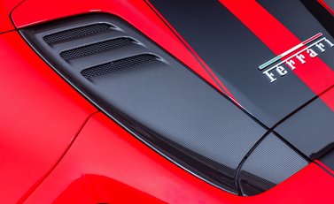 Ferrari F8 Spider 44