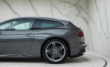 Ferrari GTC4 Lusso V12 35