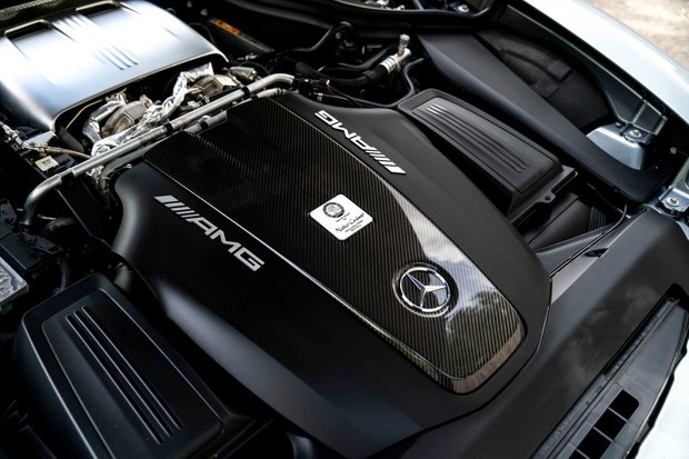 Mercedes-Benz AMG GT R PREMIUM. CARBON EXTERIOR PACKS 1 & 2. CARBON ENGINE BAY. CERAMIC BRAKES 4
