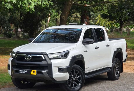 Toyota Hilux 2.8 HI-Luxury Invincible X D-4D 4WD Double Cab Auto 4WD 5dr