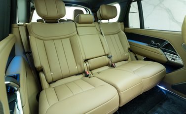 Land Rover Range Rover P530 Autobiography LWB 7 Seater 13