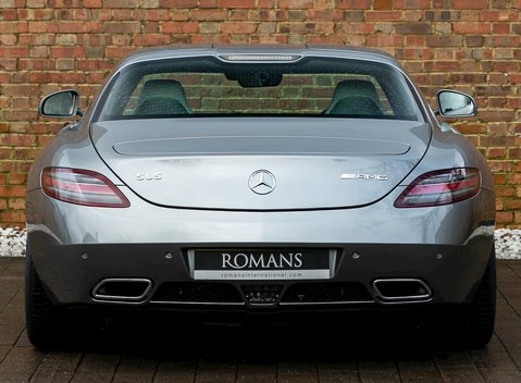 Mercedes-Benz SLS AMG 5