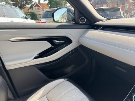 Land Rover Range Rover Evoque 2.0 P200 MHEV R-Dynamic SE SUV 5dr Petrol Auto 4WD Euro 6 (s/s) (200 ps) 32