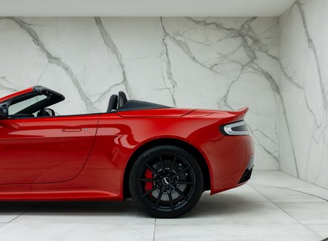Aston Martin V12 Vantage S Roadster 46