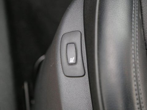 Renault Captur 1.5 dCi ENERGY GT Line Euro 6 (s/s) 5dr 23