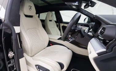 Lamborghini Urus V8 6