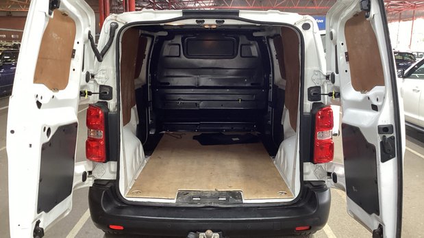 Peugeot Expert MWB L2H1 Professional 2700 Air Con Sensors Tow Bar EURO 6 NO VAT 5