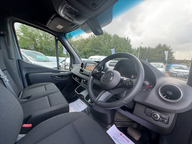 Mercedes-Benz Sprinter AUTO MWB L2H2 High Roof 315 Pro Air Con Camera EURO 6 15