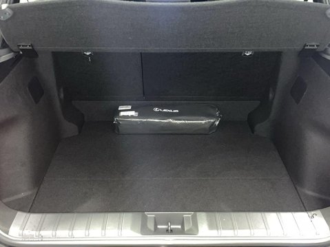Lexus LBX 1.5 VVT-iE Premium SUV 5dr Petrol Hybrid E-CVT Euro 6 (s/s) (136 ps) Parkin 10