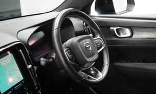 Volvo XC40 P8 R-DESIGN AWD One Owner Full Volvo Service History Leather Interior 23