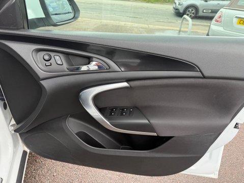 Vauxhall Insignia 2.0 CDTi ecoFLEX SRi Nav Euro 5 (s/s) 5dr 25