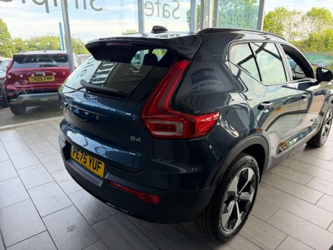 Volvo XC40 2.0 B4 MHEV Plus Dark DCT Auto Euro 6 (s/s) 5dr 8