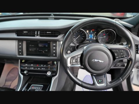 Jaguar XF R-SPORT 25