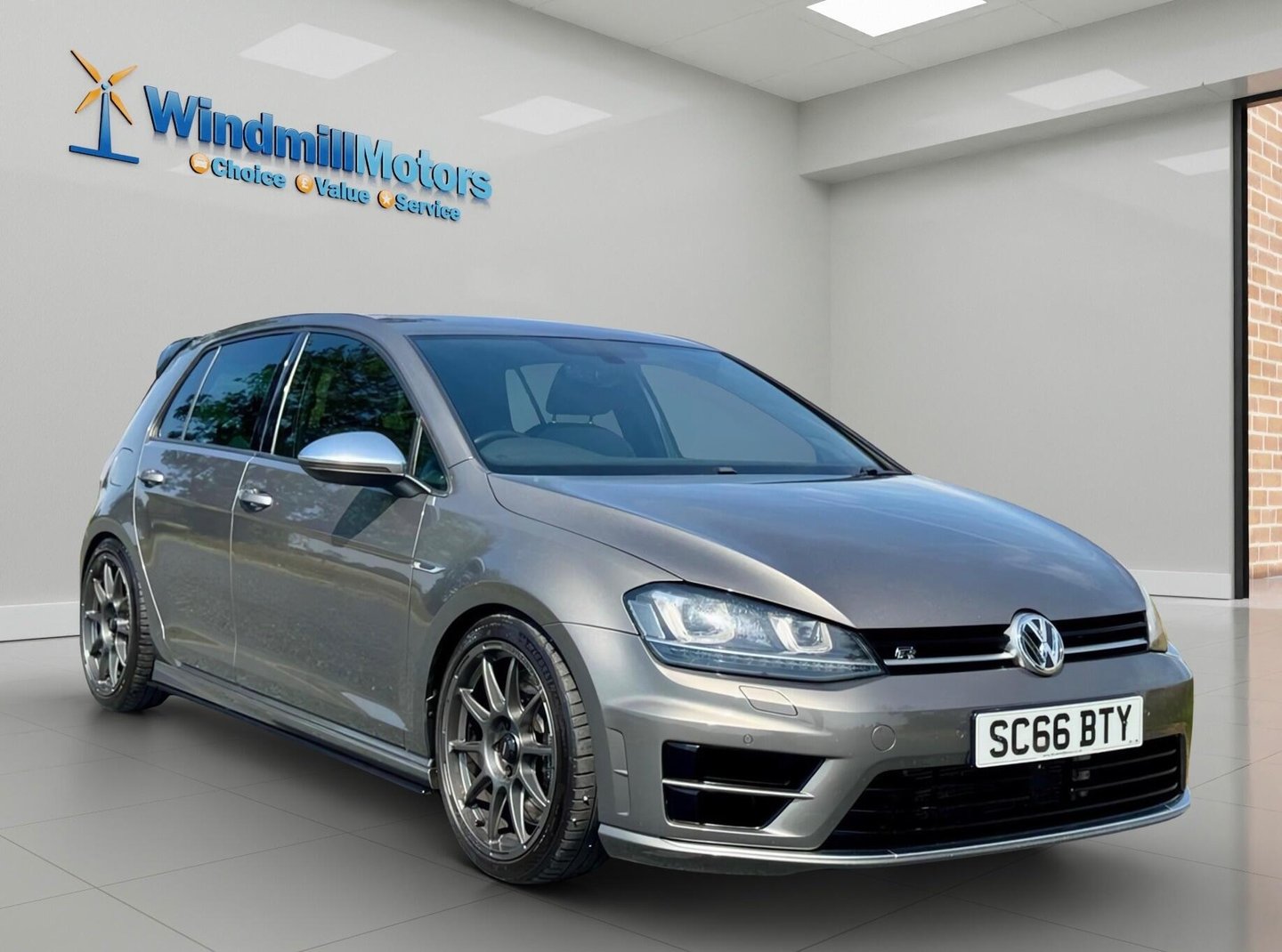 2016 Volkswagen Golf — image 1