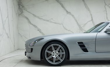 Mercedes-Benz SLS AMG 33