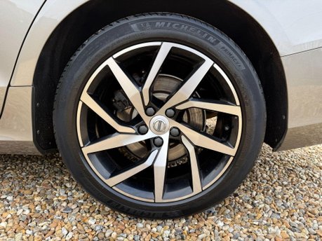 Volvo V60 2.0 D4 Momentum Auto Euro 6 (s/s) 5dr 13