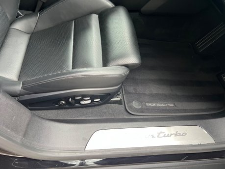 Porsche Taycan 500kW Turbo 93kWh 4dr 19