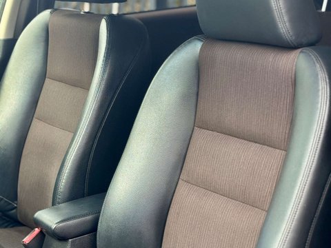 Honda Jazz 1.3h IMA HE Hatchback 5dr Petrol Hybrid CVT Euro 5 (102 ps) 51