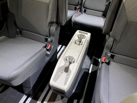 Volkswagen Multivan 1.4 TSI 13kWh Life MPV 5dr Petrol Plug-in Hybrid DSG Euro 6 (s/s) (218 ps) 23